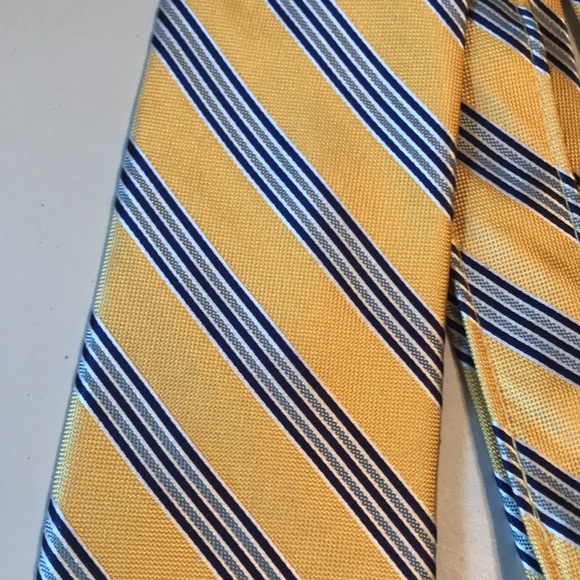 Roundtree & Yorke Silk Tie - Picture 2 of 3